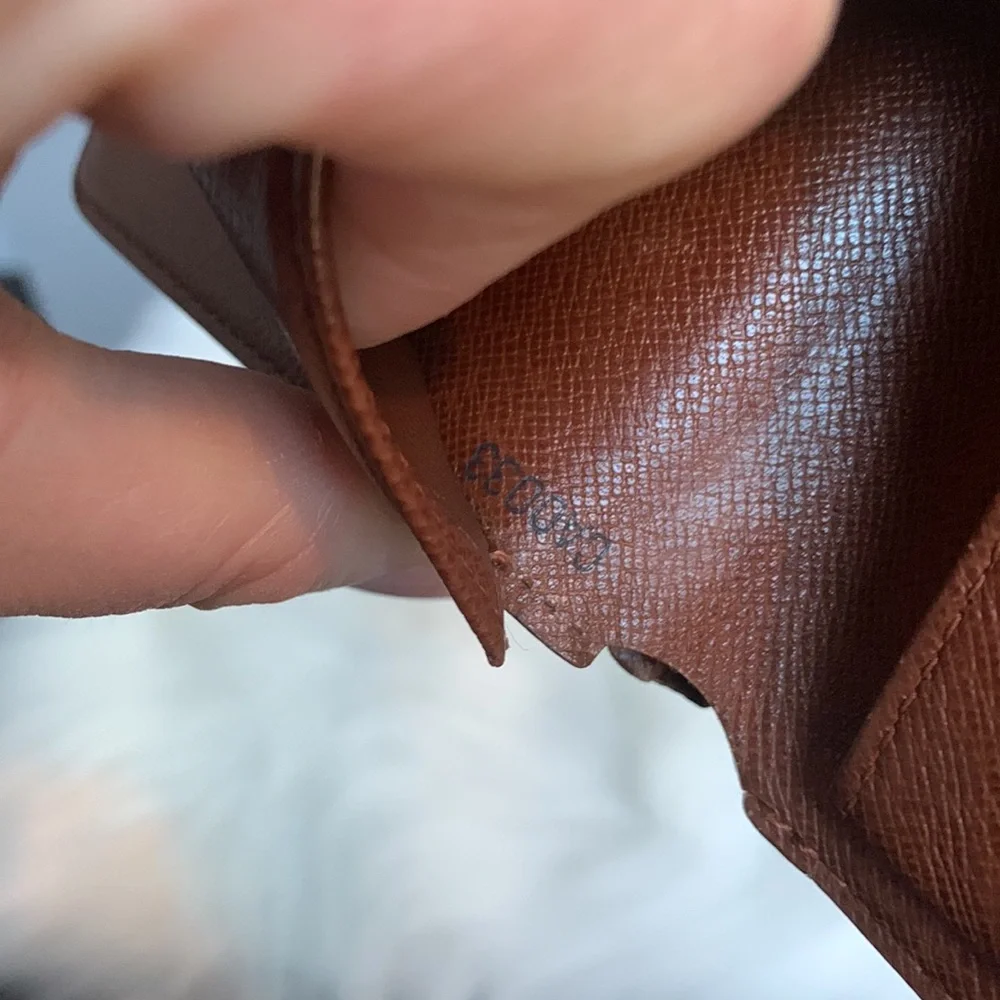 2003 authentic Louis Vuitton men’s wallet monogram